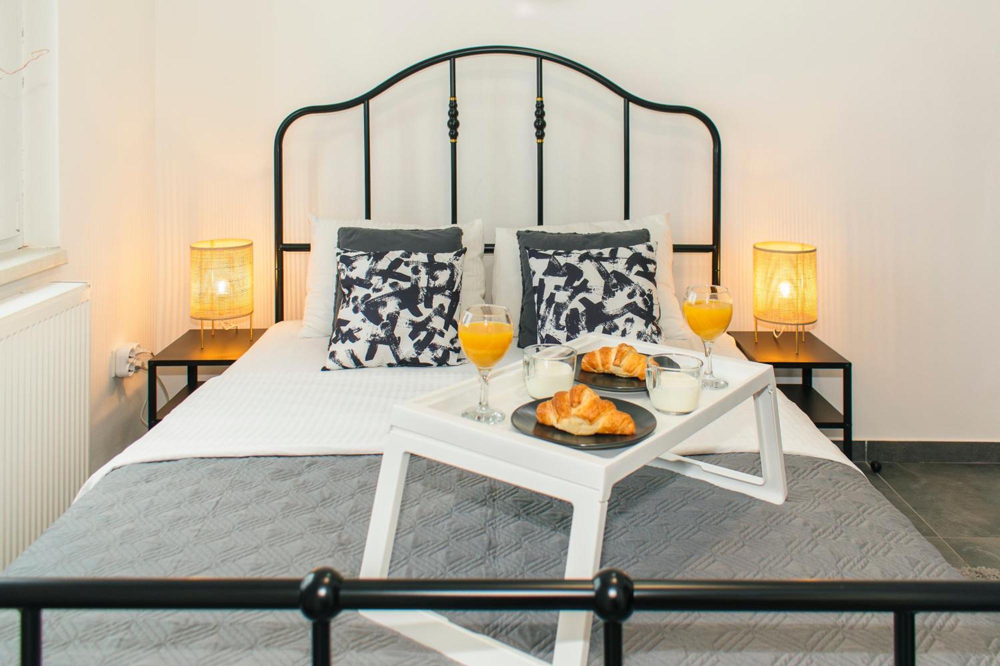 Goodlife Studio Apartment Pozega Bagian luar foto